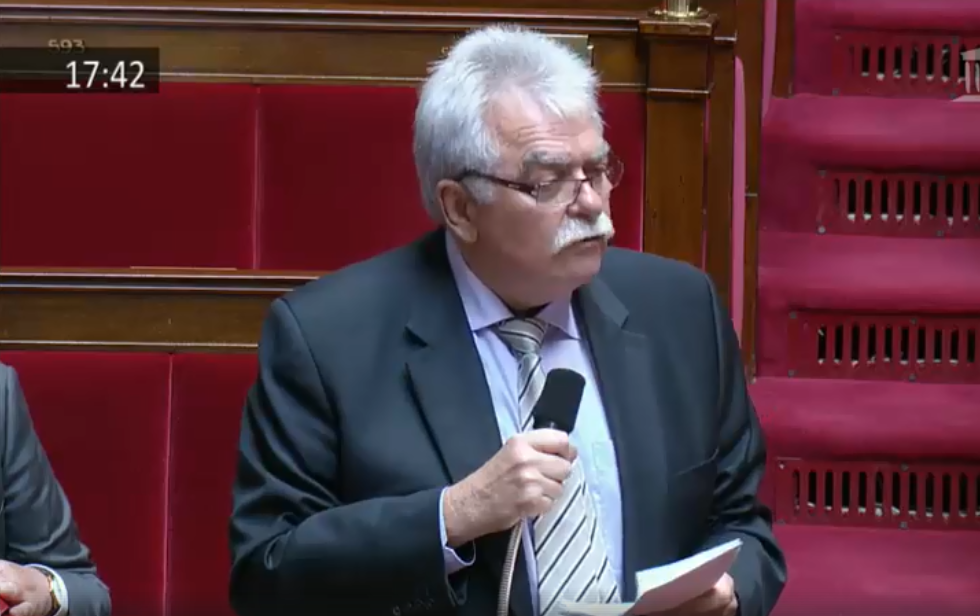 André Chassaigne (PCF) souhaite la destitution du Président de la République (art. 68 de la constitution) André Chassaigne (PCF) souhaite la destitution du Président de la République (art. 68 de la constitution)