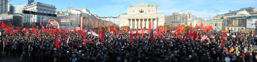 93 ans de la révolution d'Octobre 1917 : 50.000 personnes au côté du KPRF à Moscou 93 ans de la révolution d'Octobre 1917 : 50.000 personnes au côté du KPRF à Moscou