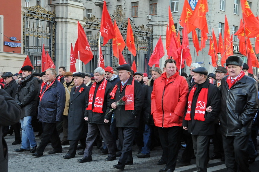 93 ans de la révolution d'Octobre 1917 : 50.000 personnes au côté du KPRF à Moscou