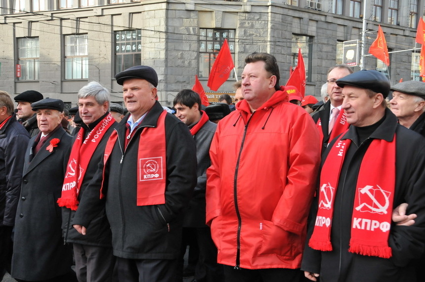 93 ans de la révolution d'Octobre 1917 : 50.000 personnes au côté du KPRF à Moscou