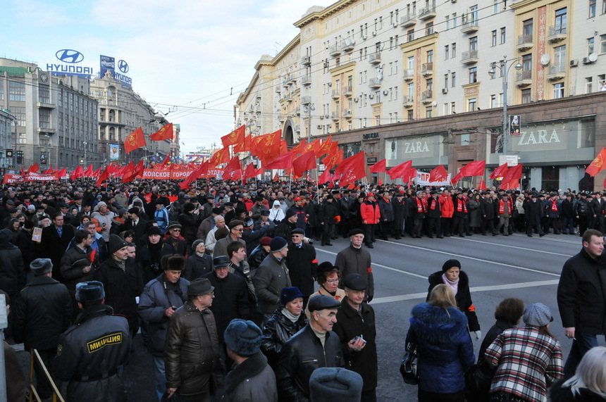 93 ans de la révolution d'Octobre 1917 : 50.000 personnes au côté du KPRF à Moscou 93 ans de la révolution d'Octobre 1917 : 50.000 personnes au côté du KPRF à Moscou
