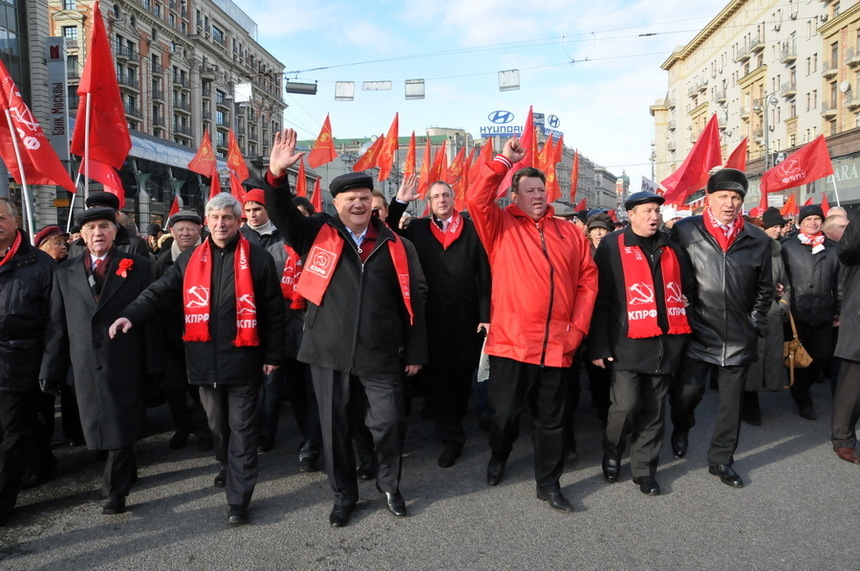 93 ans de la révolution d'Octobre 1917 : 50.000 personnes au côté du KPRF à Moscou