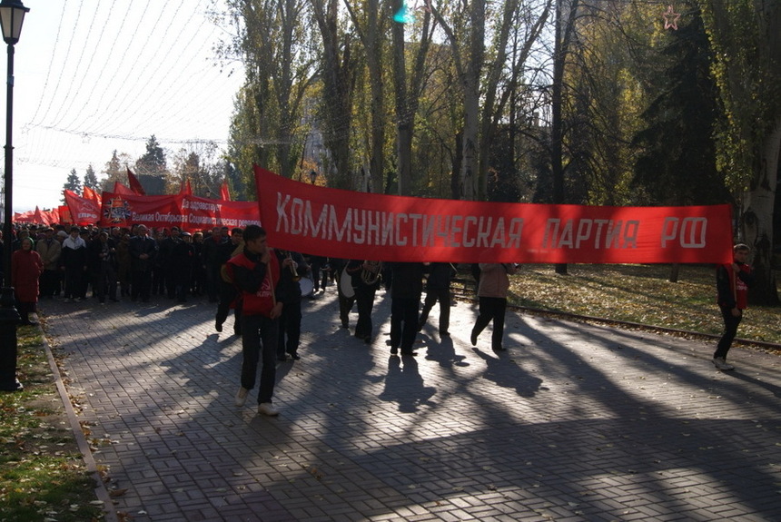 93 ans de la révolution d'Octobre 1917 : 85.000 personnes dans l'Oblast de Volgograd
