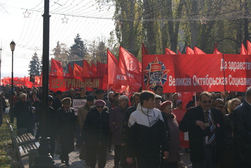 93 ans de la révolution d'Octobre 1917 : 85.000 personnes dans l'Oblast de Volgograd