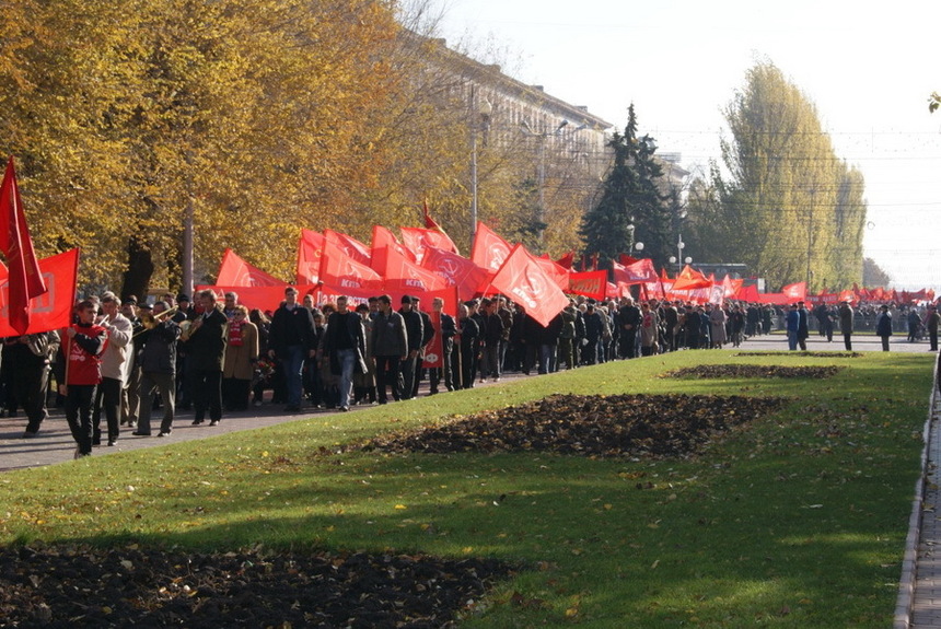 93 ans de la révolution d'Octobre 1917 : 85.000 personnes dans l'Oblast de Volgograd 93 ans de la révolution d'Octobre 1917 : 85.000 personnes dans l'Oblast de Volgograd