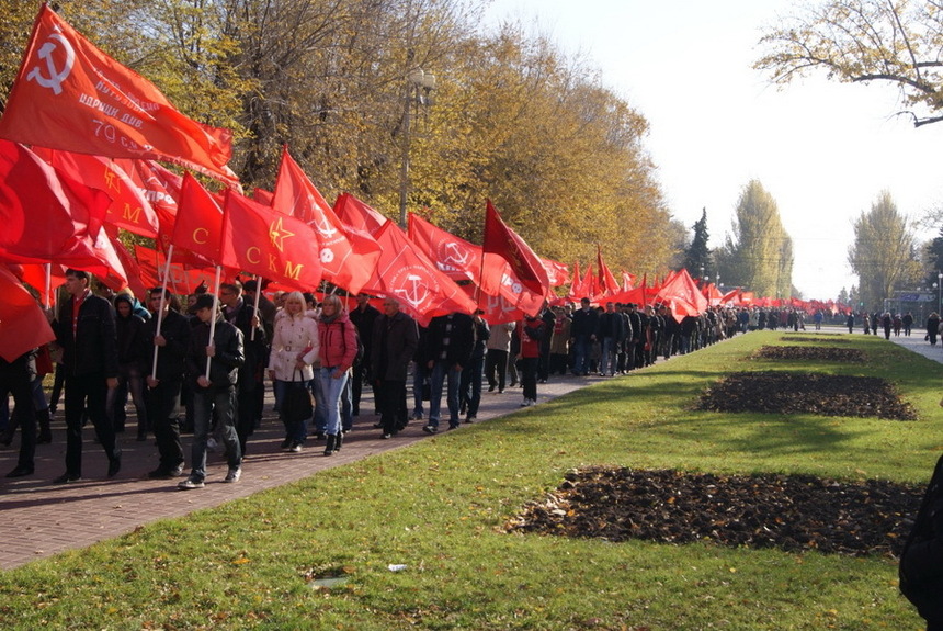 93 ans de la révolution d'Octobre 1917 : 85.000 personnes dans l'Oblast de Volgograd