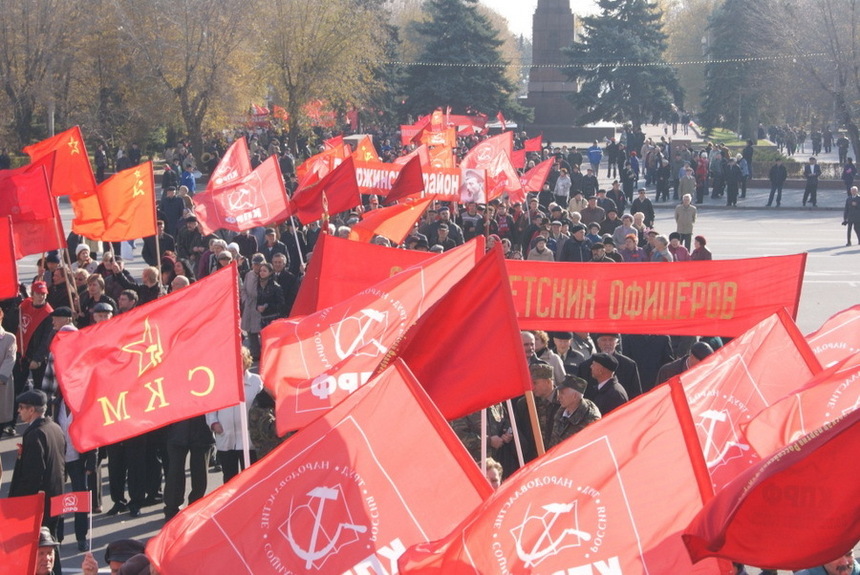 93 ans de la révolution d'Octobre 1917 : 85.000 personnes dans l'Oblast de Volgograd