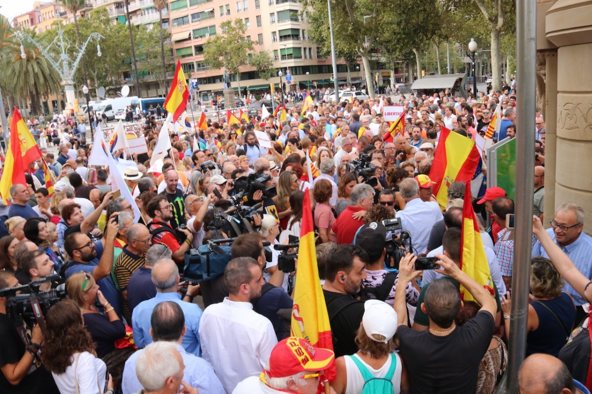 Tensions et violences, les unionistes radicalisent la "guerre" contre la Catalogne