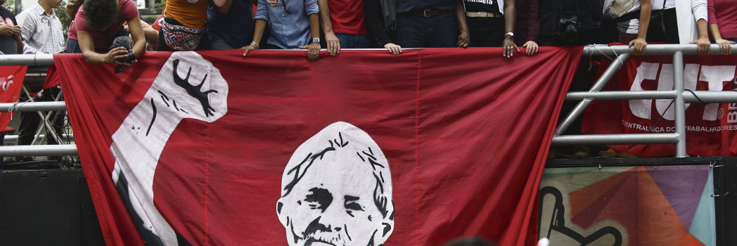 BRÉSIL : MALGRÉ LA PRISON, LA CAMPAGNE DU CANDIDAT LULA BAT SON PLEIN