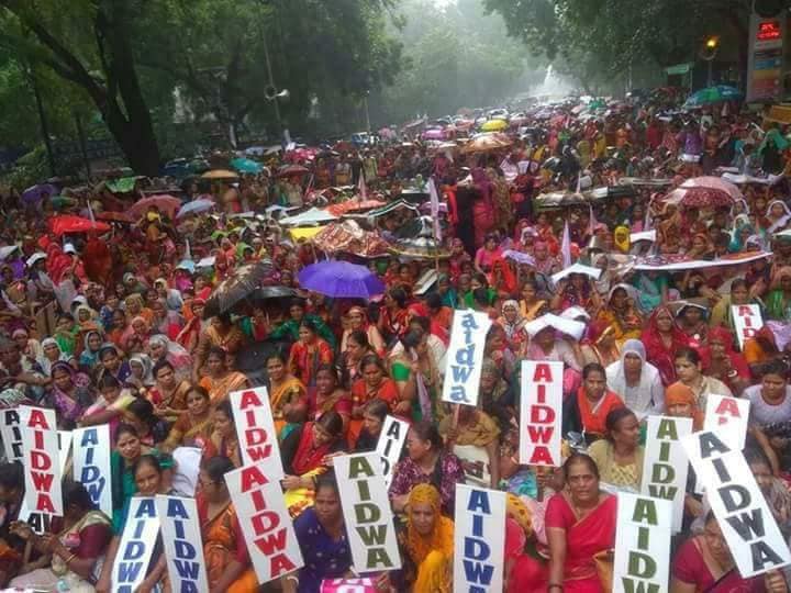 Par milliers, elles manifestent contre les violences faites au femmes en Inde Par milliers, elles manifestent contre les violences faites au femmes en Inde