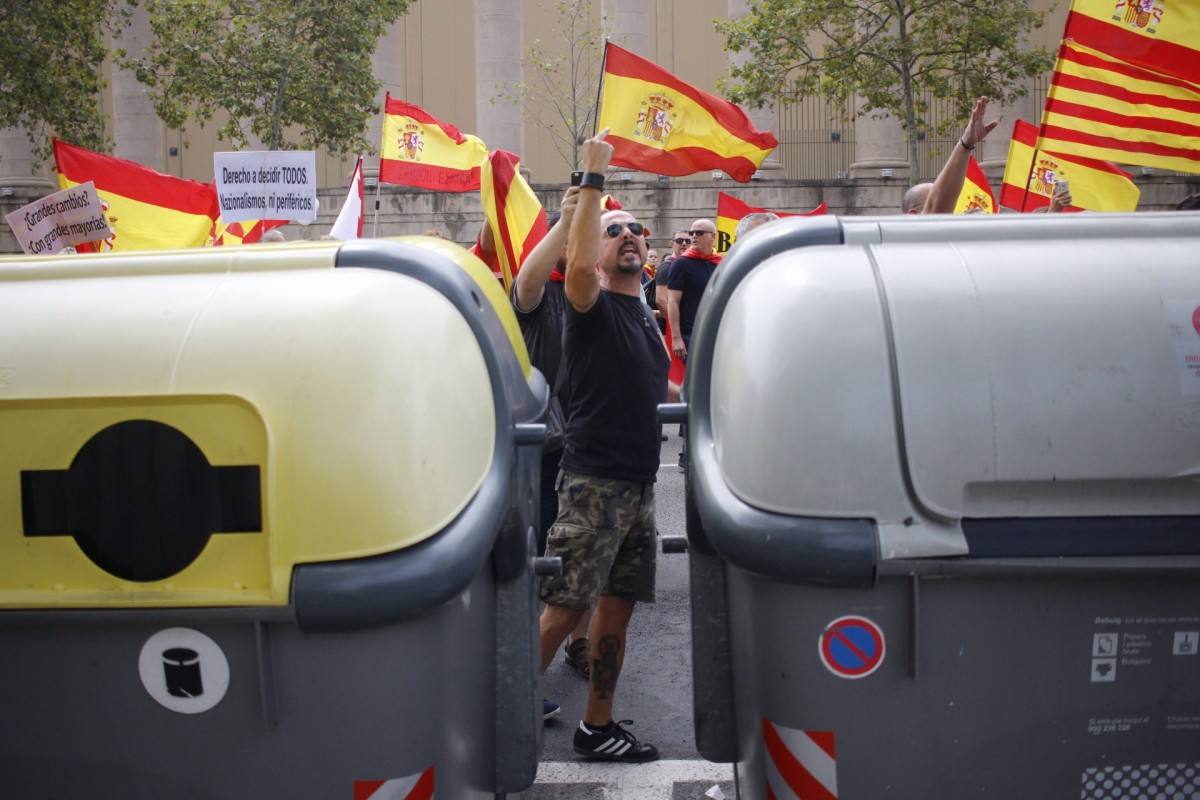 2000 fascistes défilent dans la violence à Barcelone pour l'unité de l'Espagne