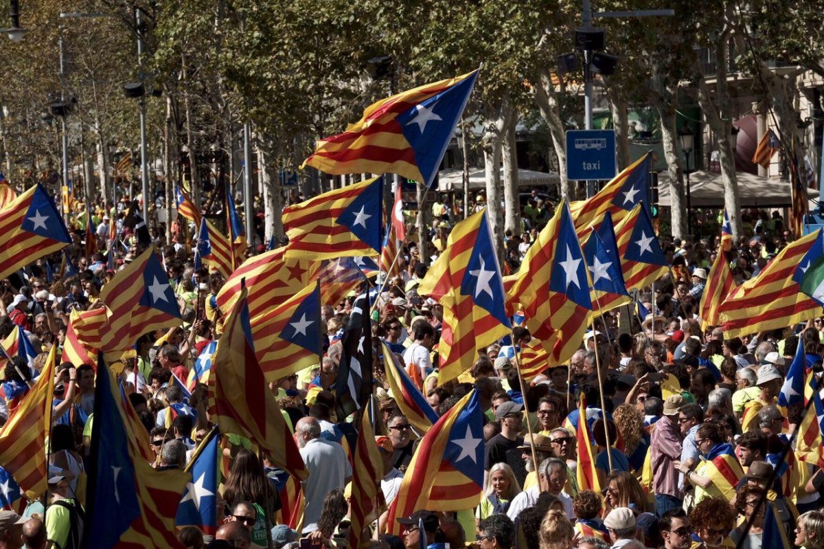 51,1% des catalan.e.s soutiennent l'indépendance et 53% estiment qu'elle est inéluctable