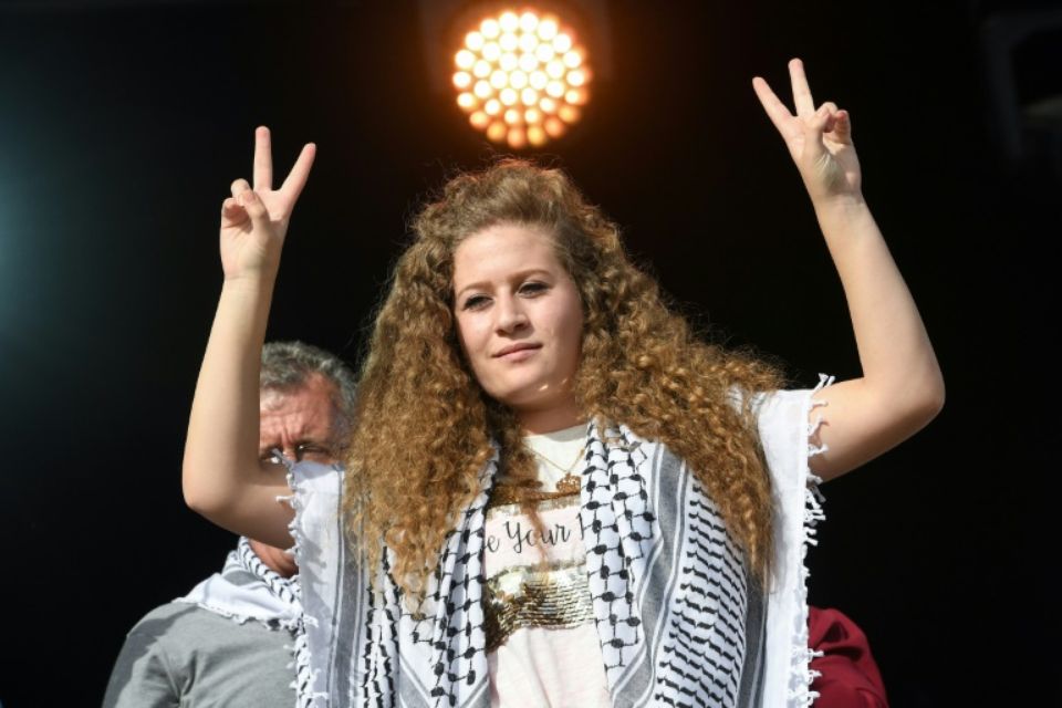 Ahed Tamimi : "Les Palestiniens sont des combattants pour la liberté" (France 24) Ahed Tamimi : "Les Palestiniens sont des combattants pour la liberté" (France 24)