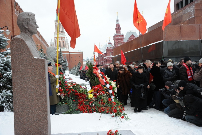 Manifestation du KPRF sur la tombe de Staline