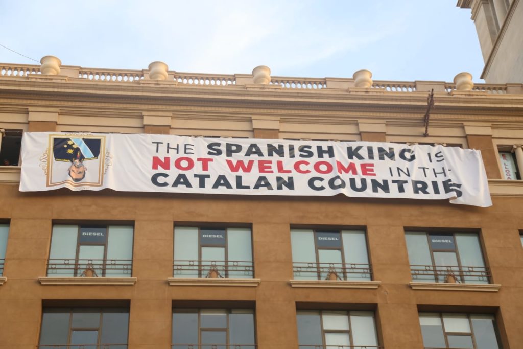 Le Parlement catalan abolit le Roi et la monarchie espagnole