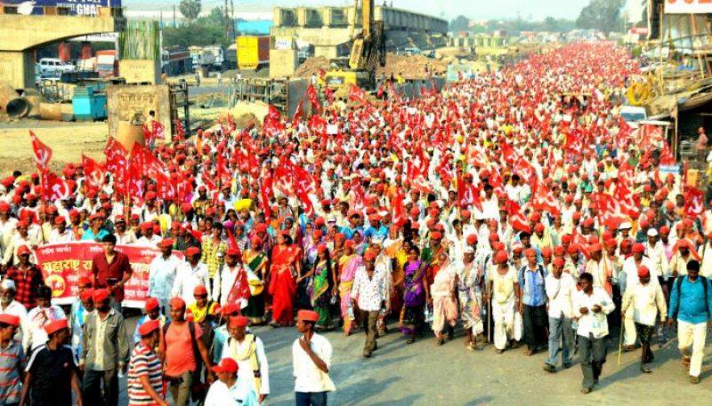 Des dizaines de milliers de paysan.ne.s convergent vers Kolkata