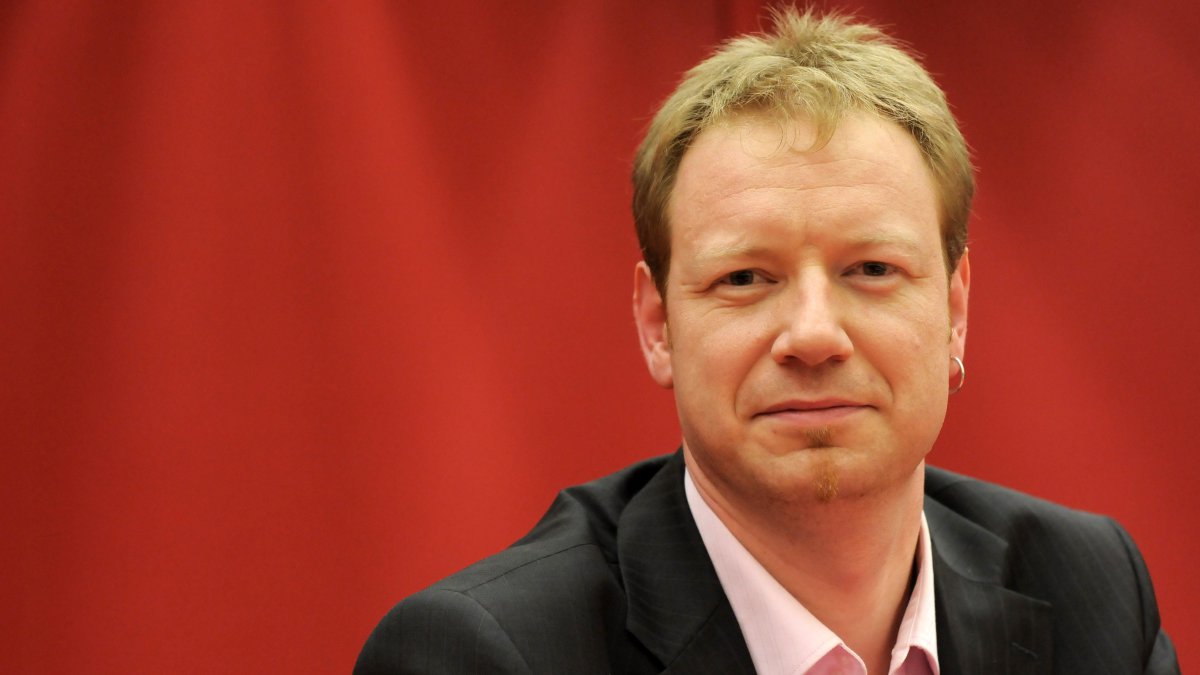 Motion de censure : "Pour changer de cap, il faut changer de gouvernement" explique un député PCF