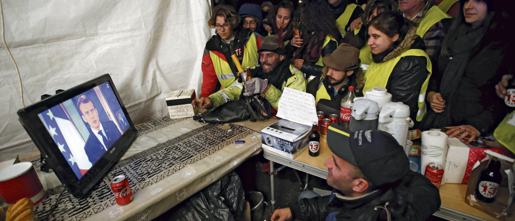 MACRON VEUT FAIRE PAYER LA COLLECTIVITÉ À LA PLACE DU CAC 40 (L'Humanité)