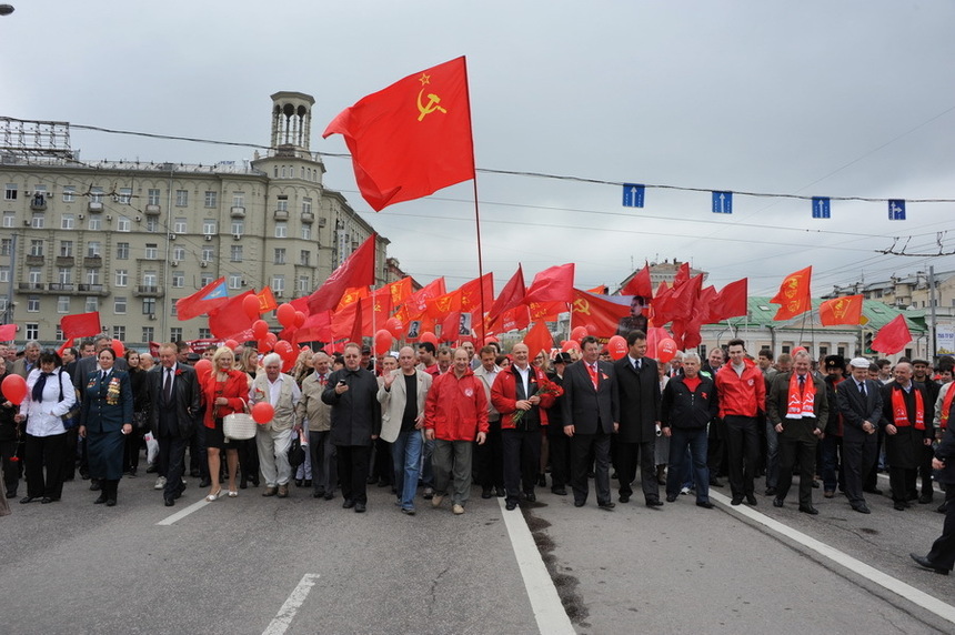 1er mai en Russie : Des dizaines de milliers de manifestants au côté des communistes 1er mai en Russie : Des dizaines de milliers de manifestants au côté des communistes