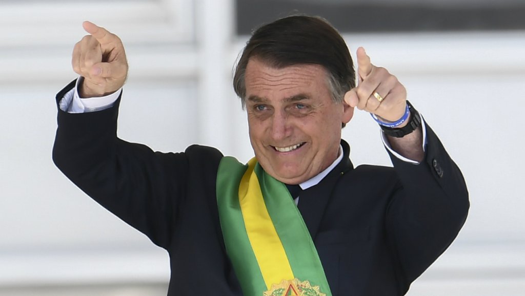 Bolsonaro lance la purge des fonctionnaires pour "nettoyer" le Brésil "du socialisme et du communisme".