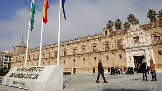 La droite (PP-C's) et l'extrême droite (VOX) s'unissent pour diriger l'Andalousie La droite (PP-C's) et l'extrême droite (VOX) s'unissent pour diriger l'Andalousie