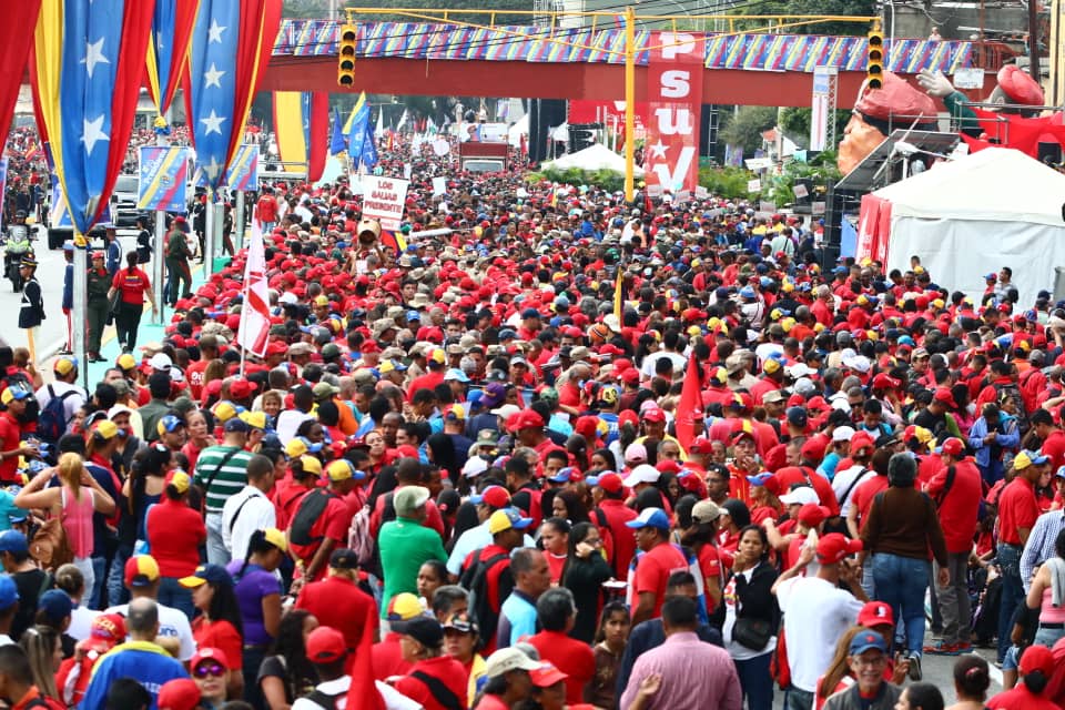 Venezuela : Une marée rouge a accompagné Nicolas Maduro pour son second mandat Venezuela : Une marée rouge a accompagné Nicolas Maduro pour son second mandat