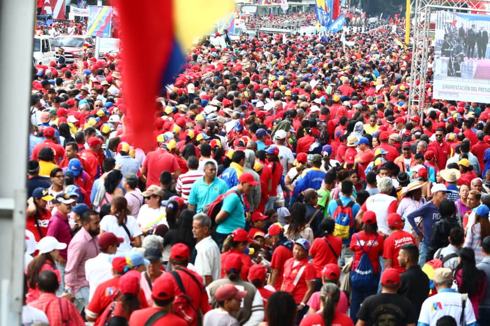 Venezuela : Une marée rouge a accompagné Nicolas Maduro pour son second mandat Venezuela : Une marée rouge a accompagné Nicolas Maduro pour son second mandat