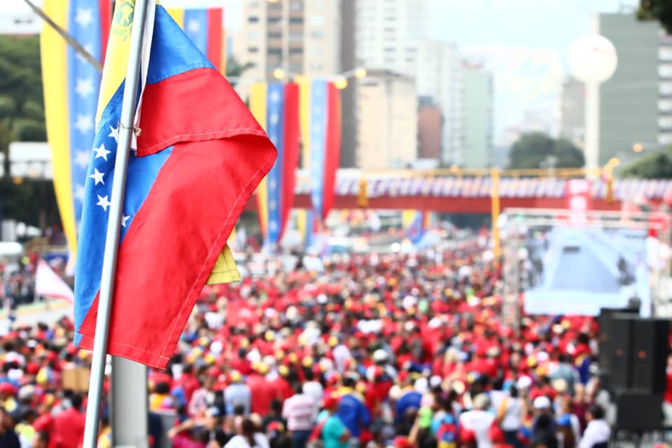 Venezuela : Une marée rouge a accompagné Nicolas Maduro pour son second mandat Venezuela : Une marée rouge a accompagné Nicolas Maduro pour son second mandat