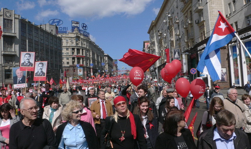 Fête de la Victoire : 100.000 manifestants à Moscou au côté du Parti Communiste