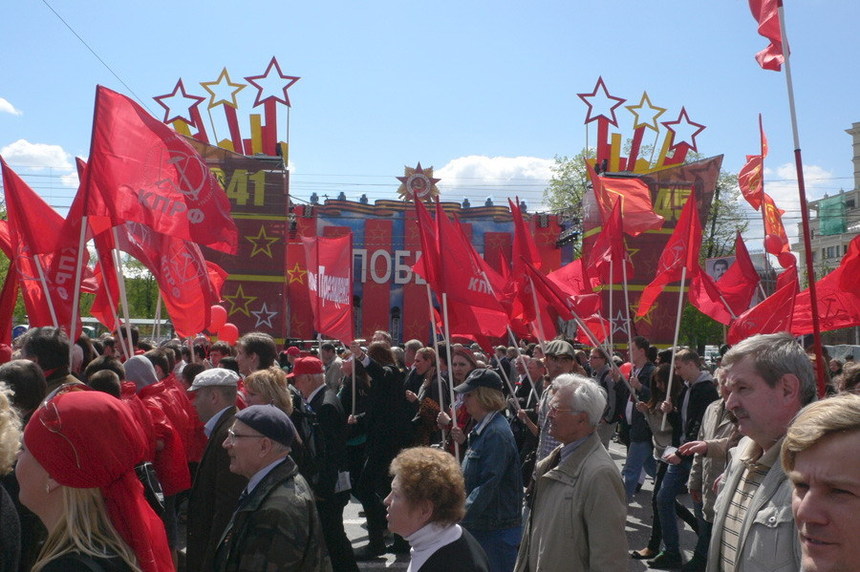 Fête de la Victoire : 100.000 manifestants à Moscou au côté du Parti Communiste