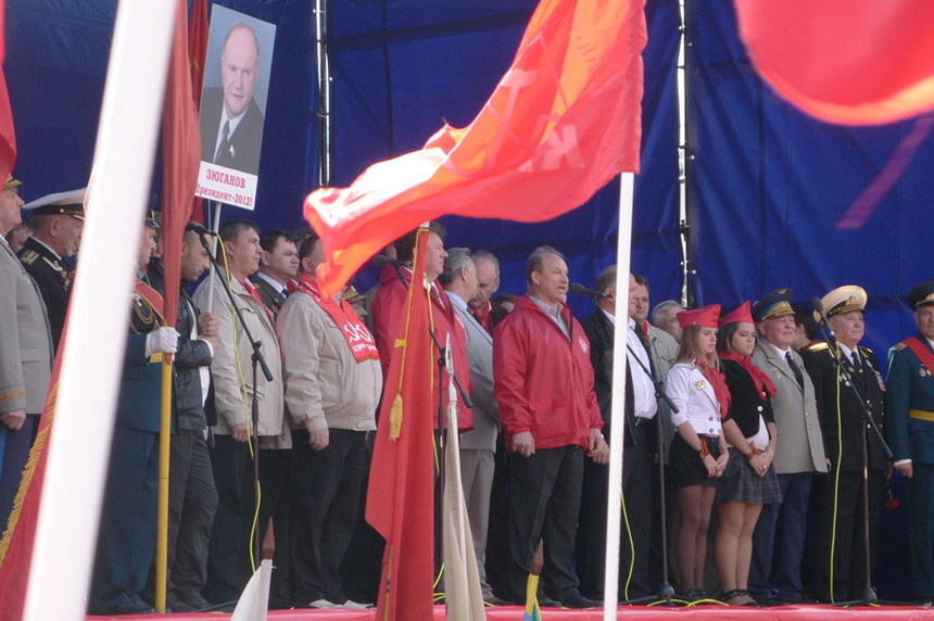 Fête de la Victoire : 100.000 manifestants à Moscou au côté du Parti Communiste