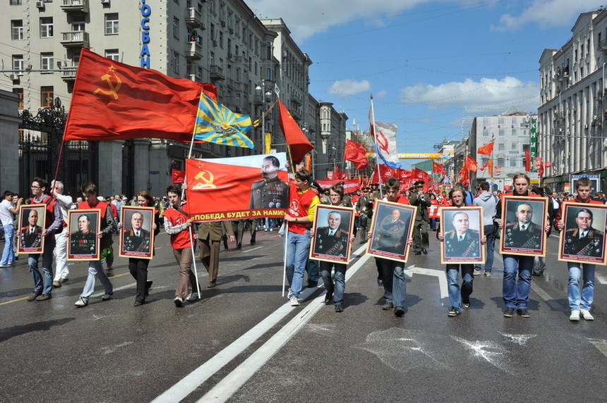 Fête de la Victoire : 100.000 manifestants à Moscou au côté du Parti Communiste