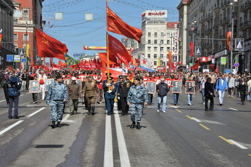 Fête de la Victoire : 100.000 manifestants à Moscou au côté du Parti Communiste