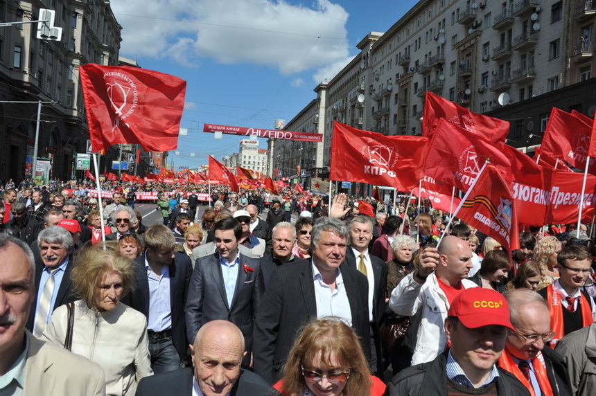 Fête de la Victoire : 100.000 manifestants à Moscou au côté du Parti Communiste Fête de la Victoire : 100.000 manifestants à Moscou au côté du Parti Communiste