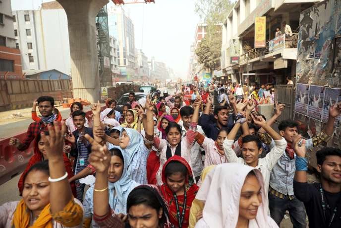 Au Bangladesh, 50.000 ouvrières du textile en grève pour réclamer de meilleurs salaires
