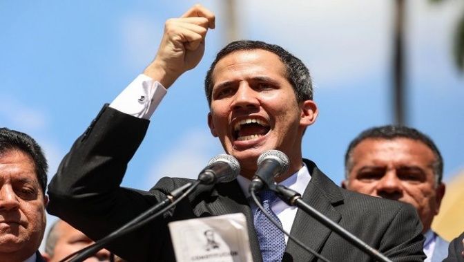Coup d'état au Venezuela : Juan Guaidó s'autoproclame "président par intérim"