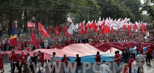 Moldavie: 40.000 manifestants à Chisinau à l'appel du Parti des Communistes