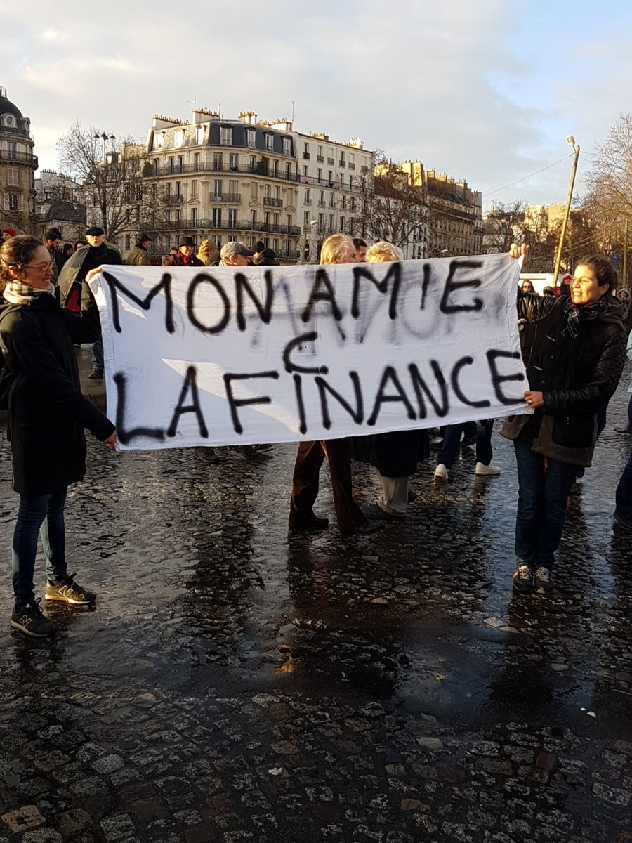 "Les jaunes, nous on les exploite" bienvenue dans la manifestation des "foulards rouges" "Les jaunes, nous on les exploite" bienvenue dans la manifestation des "foulards rouges"