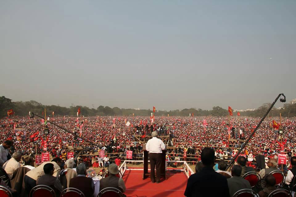Un million de communistes rassemblés à Kolkata pour la "people brigade" Un million de communistes rassemblés à Kolkata pour la "people brigade"