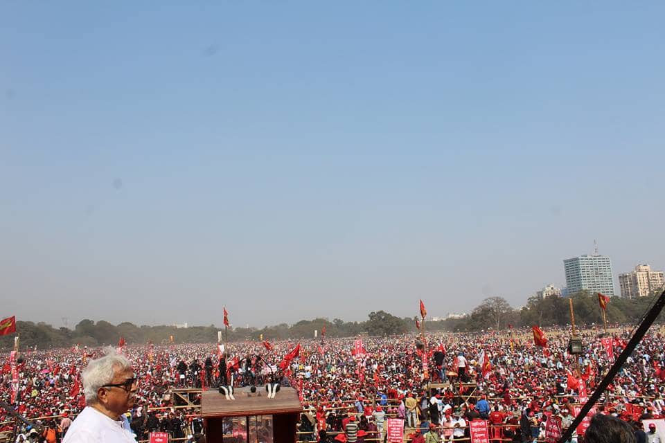 Un million de communistes rassemblés à Kolkata pour la "people brigade" Un million de communistes rassemblés à Kolkata pour la "people brigade"