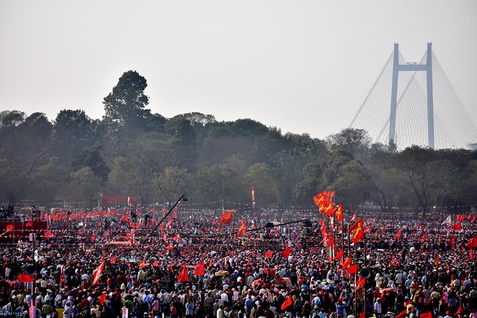Un million de communistes rassemblés à Kolkata pour la "people brigade" Un million de communistes rassemblés à Kolkata pour la "people brigade"