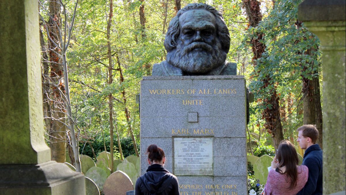 La tombe de Karl Marx vandalisée à Londres La tombe de Karl Marx vandalisée à Londres