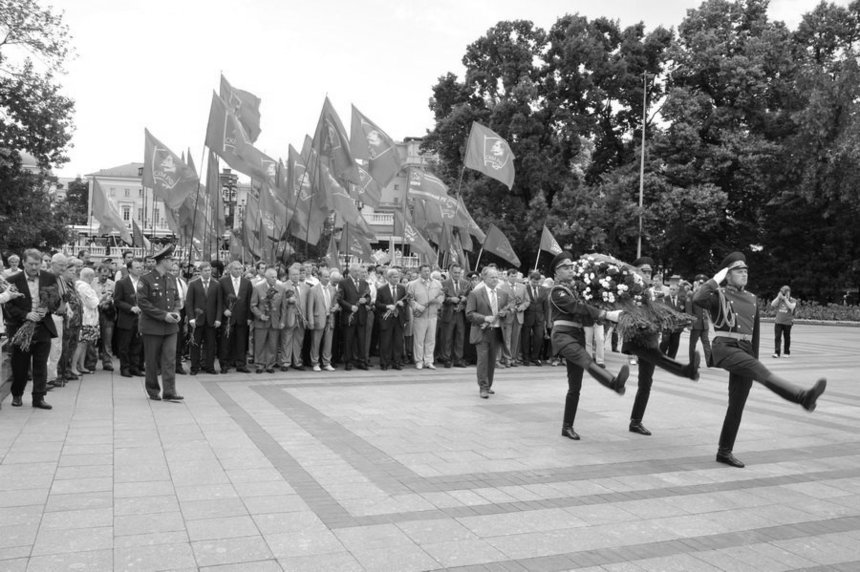 Les communistes russes commémorent les héros de la Seconde Guerre mondiale Les communistes russes commémorent les héros de la Seconde Guerre mondiale