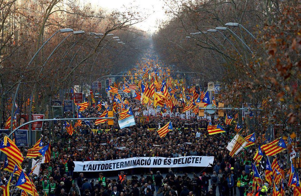 500.000 manifestant.e.s à Barcelone pour réaffirmer que "l'autodétermination n'est pas un crime"