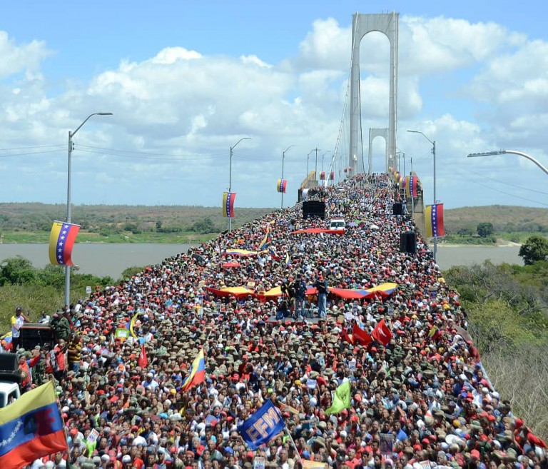 Venezuela : Manifestation massive contre l'ingérence étrangère dans l'État de Bolivar Venezuela : Manifestation massive contre l'ingérence étrangère dans l'État de Bolivar