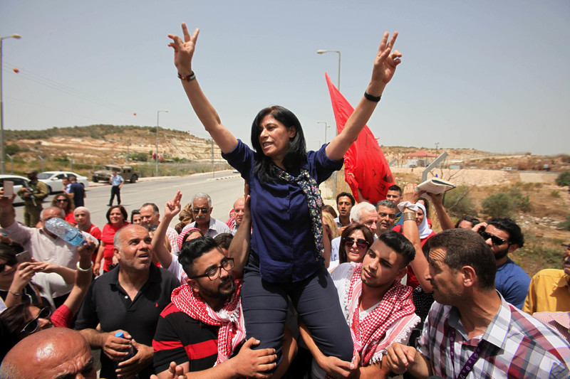 La députée palestinienne Khalida Jarrar (FPLP) enfin libérée après 20 mois d'emprisonnement illégal en Israël