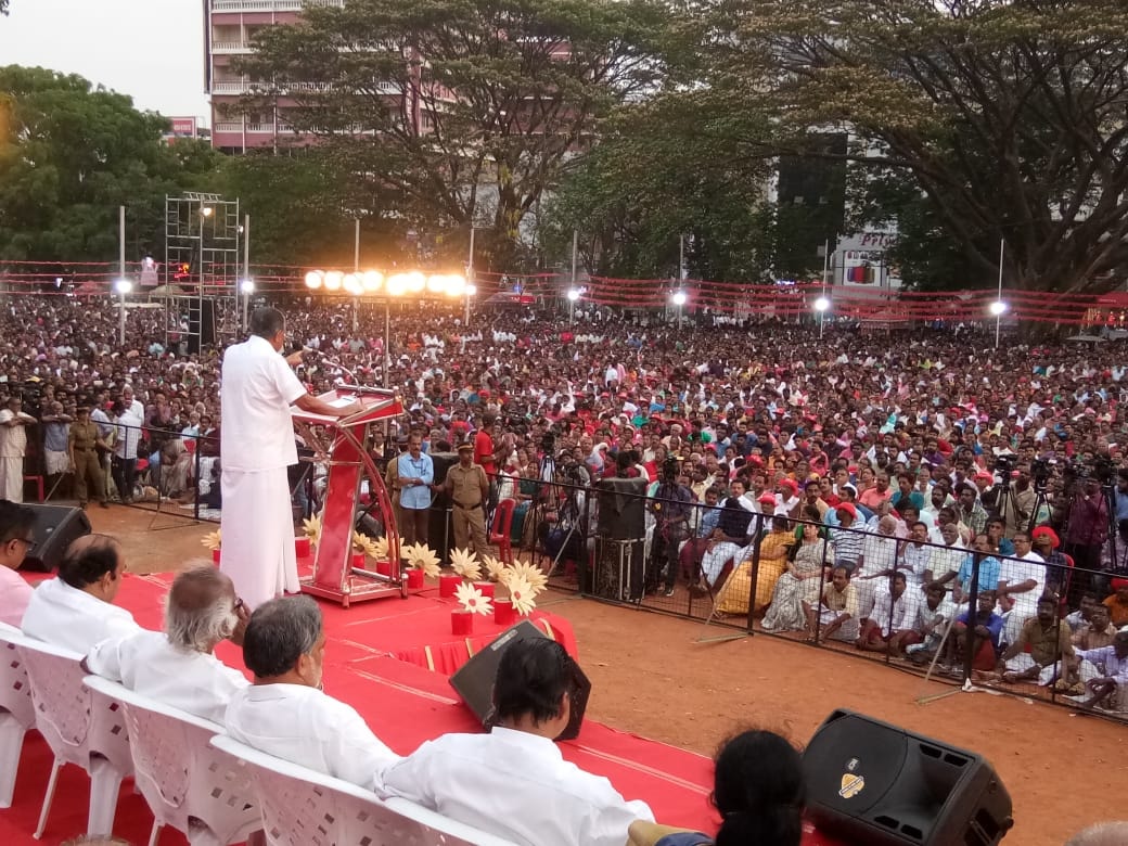 100.000 manifestant.e.s rassemblée.e.s à Thissur (Kerala) pour soutenir le gouvernement communiste