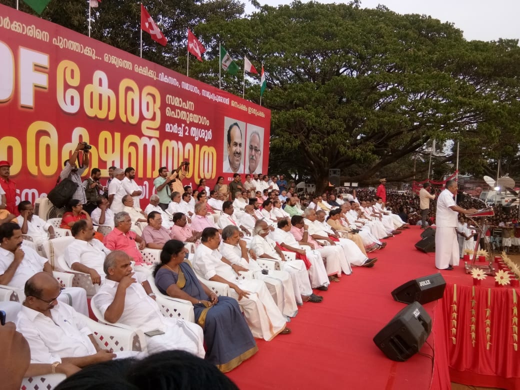 100.000 manifestant.e.s rassemblée.e.s à Thissur (Kerala) pour soutenir le gouvernement communiste 100.000 manifestant.e.s rassemblée.e.s à Thissur (Kerala) pour soutenir le gouvernement communiste
