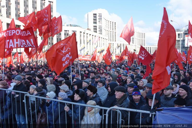 Des dizaines de milliers de communistes mobilisés contre les politiques de Poutine