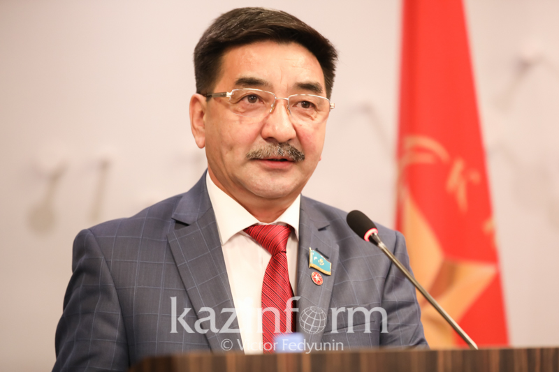 Zhambyl Ahmetbekov portera les couleurs du Parti Communiste pour les élections présidentielles kazakhs Zhambyl Ahmetbekov portera les couleurs du Parti Communiste pour les élections présidentielles kazakhs